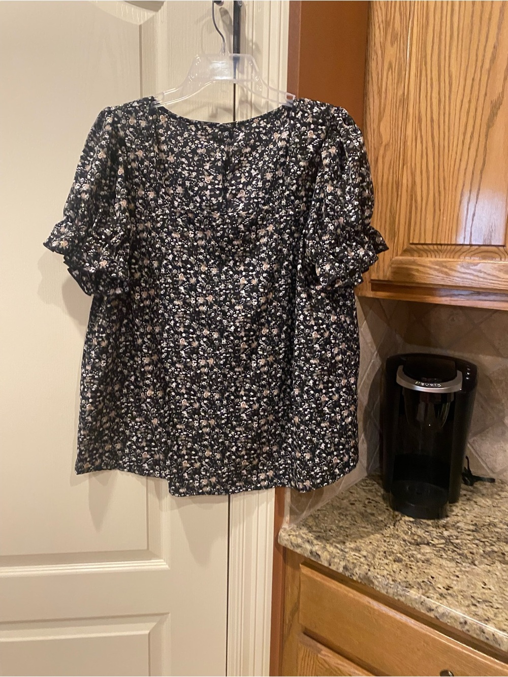 Women’s Black Floral Puff-Sleeve Blouse